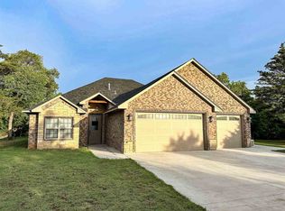 1021 Woodlands Dr, Cache, OK 73527