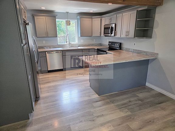 5th image of 8525 Queets Dr NE