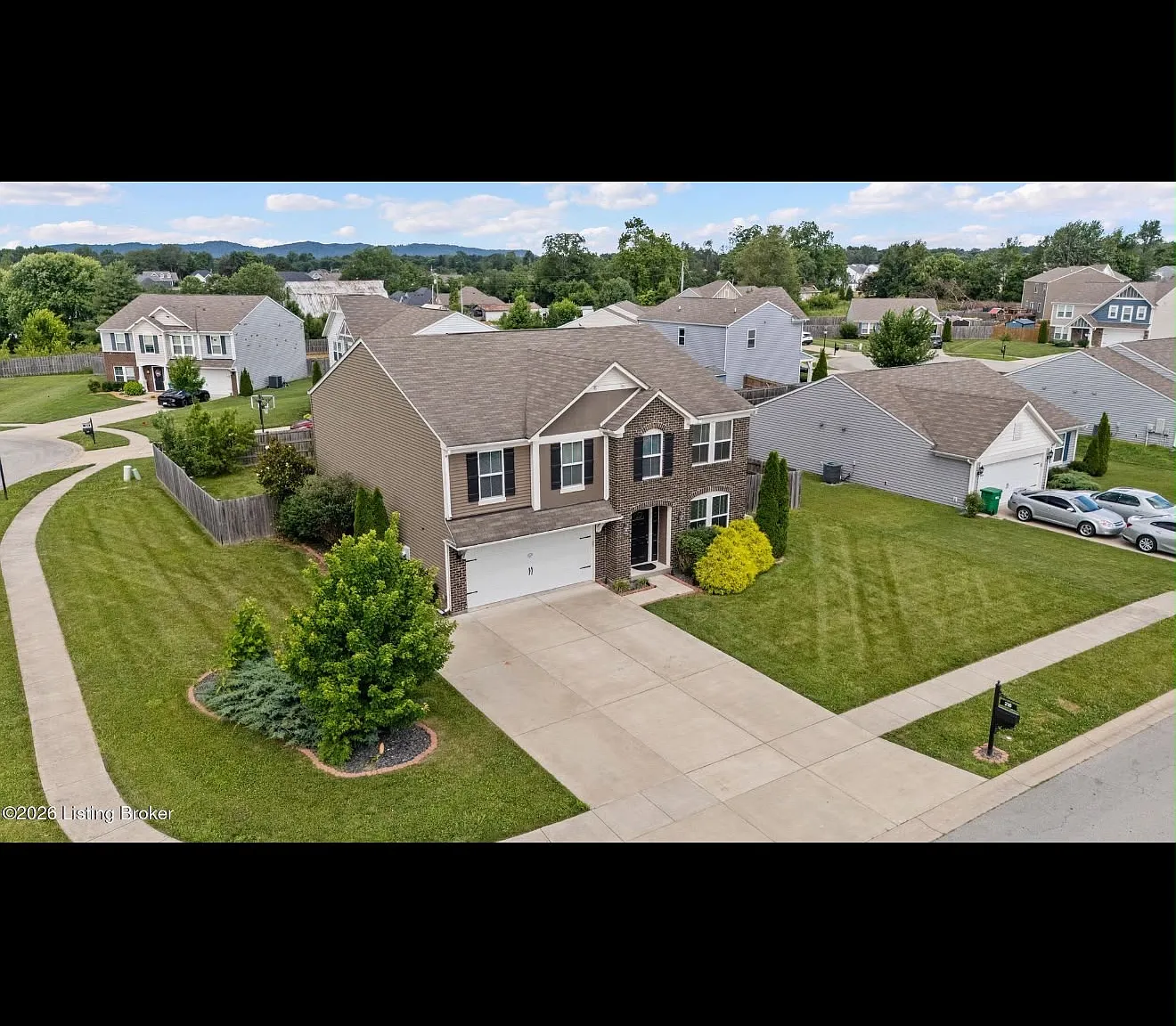 4 bed, 2.5 bath, 2830 sqft, $2,800 — Photo 3