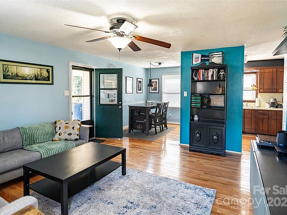 2nd image of 1034 Village Cir