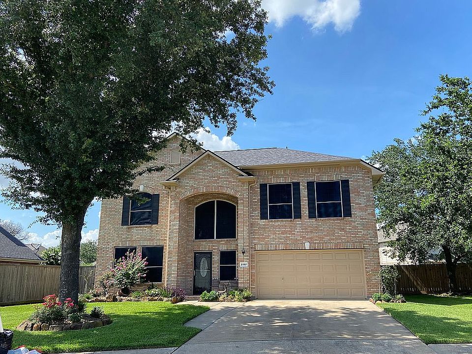 1st image of 1910 N Everglades Dr