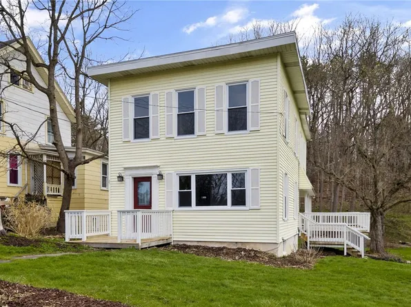 107 Barrows St, Groton, NY 13073