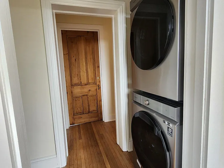 162 E 3rd St #1R — Photo 8