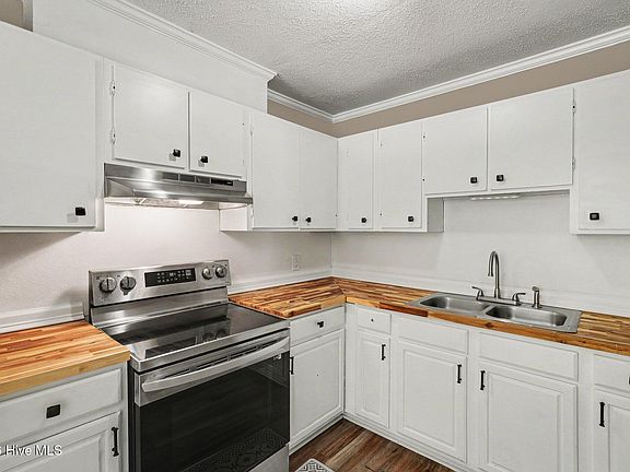 3rd image of 125 Surry Drive