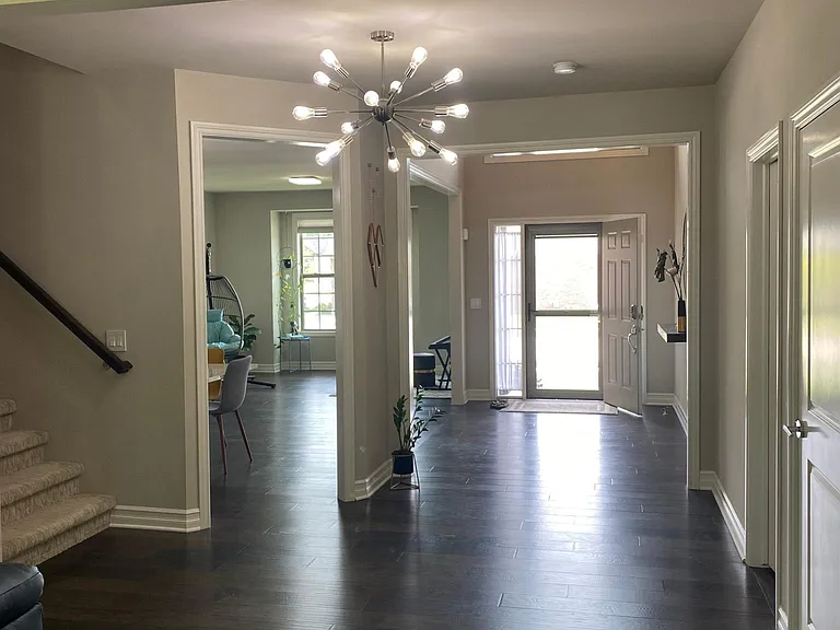 1591 N Lake Dr — Photo 3