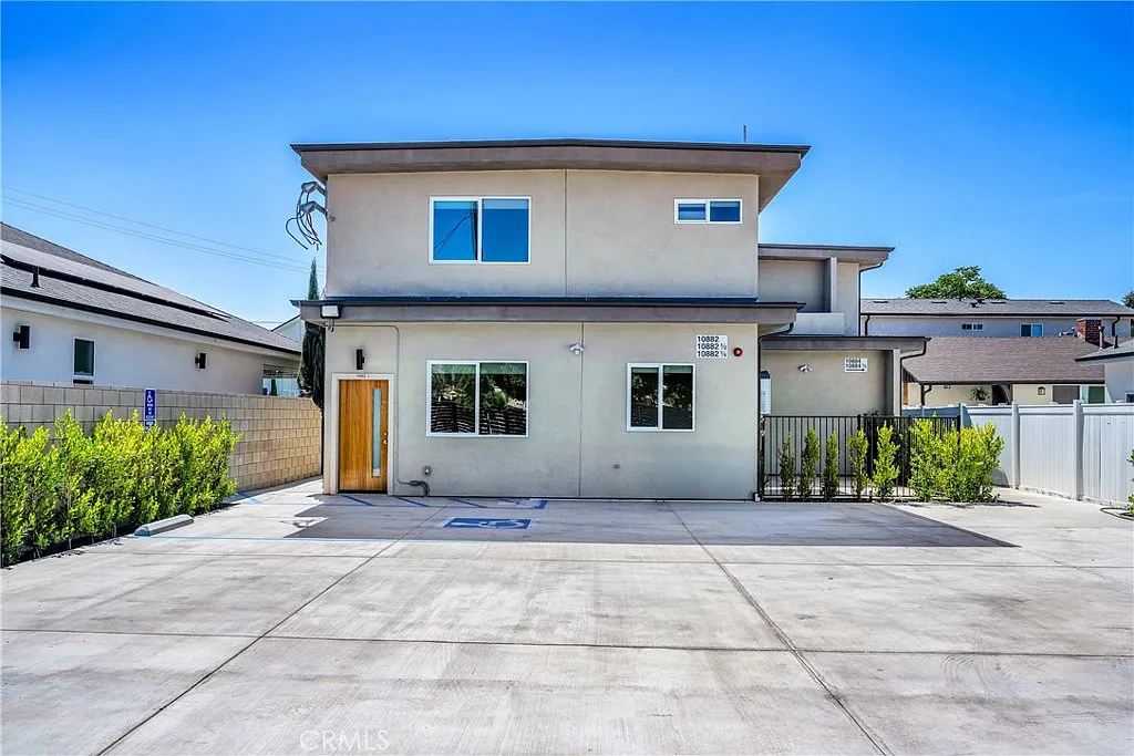 3 bed, 1400 sqft, $3,500 — Photo 3