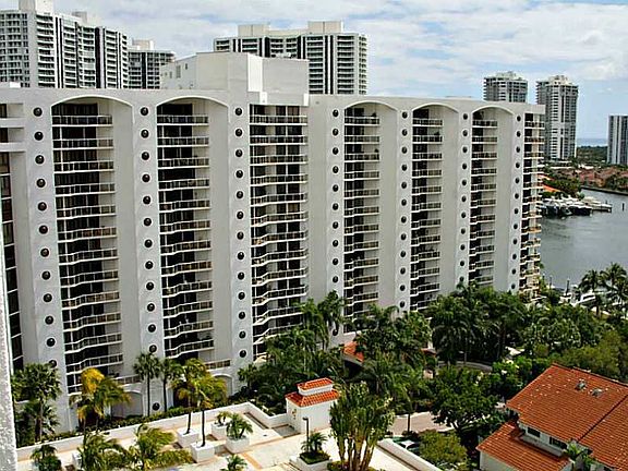 3rd image of 3610 Yacht Club Dr APT 304