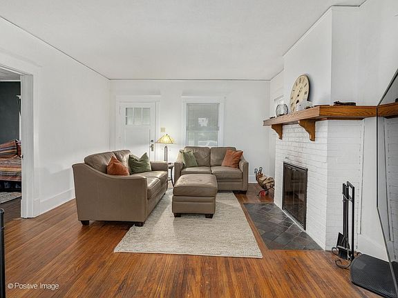 4th image of 219 W Oak Ave