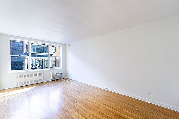 1st image of 150 E 30th St APT 4F