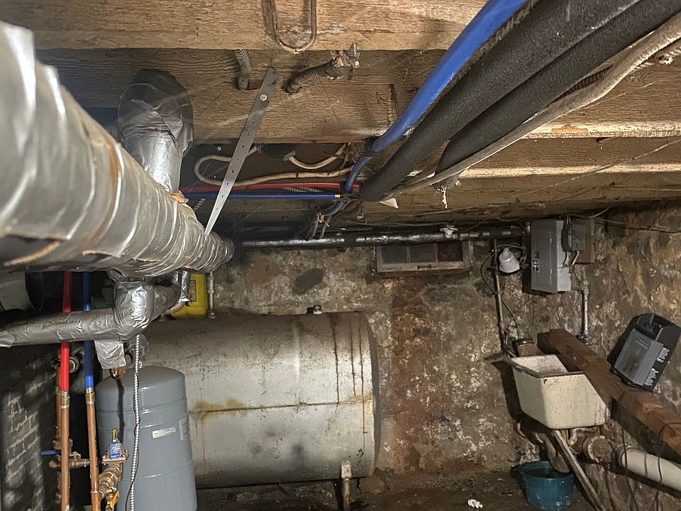 2nd image of 109 Rink St
