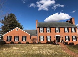 1612 Summit Dr, Waynesboro, VA 22980