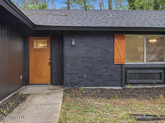 2nd image of 609 Briarcliff Cir