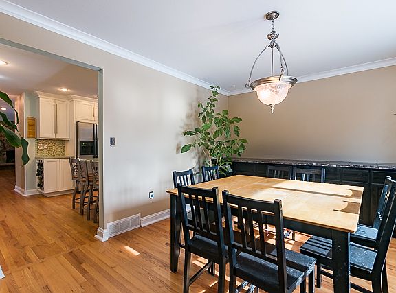 2nd image of 4654 W Oberlin Pl