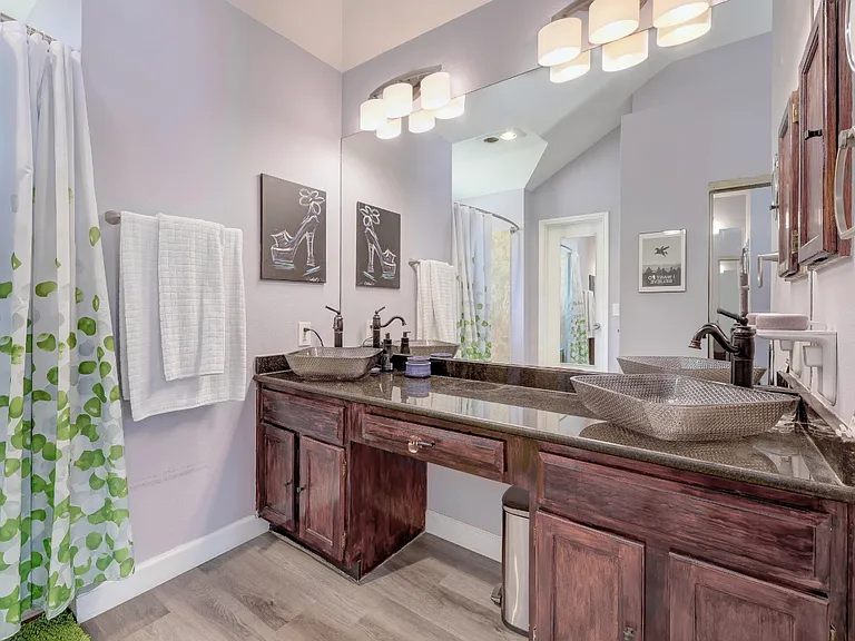 402 Oakcrest Dr — Photo 14