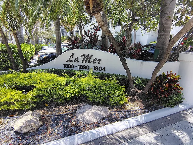 1904 S Ocean Dr #1807 — Photo 2
