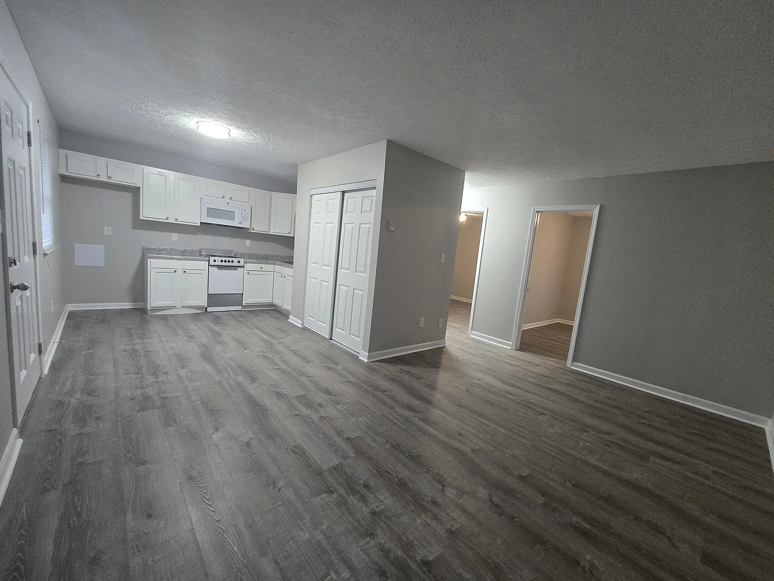 2 bed, 800 sqft, $1,025 — Photo 3
