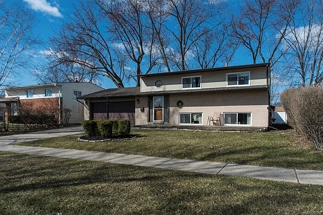 1st image of 43621 Goldberg Dr