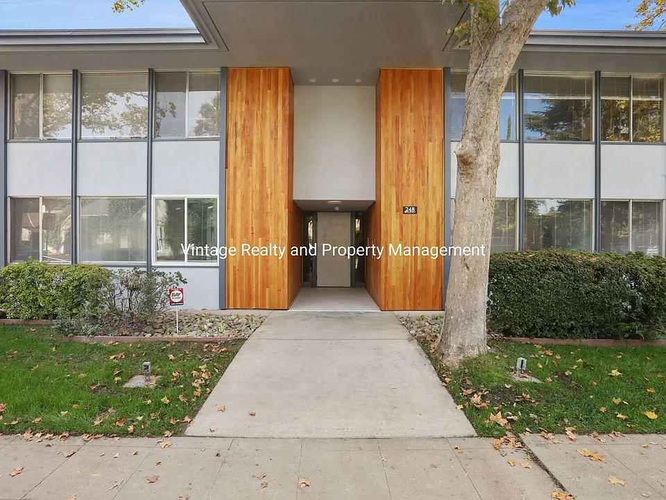 248 W Knoles Way