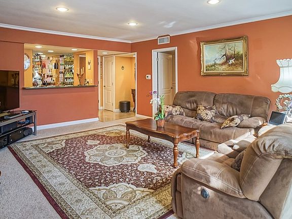 4th image of 4915 Tyrone Ave APT 319