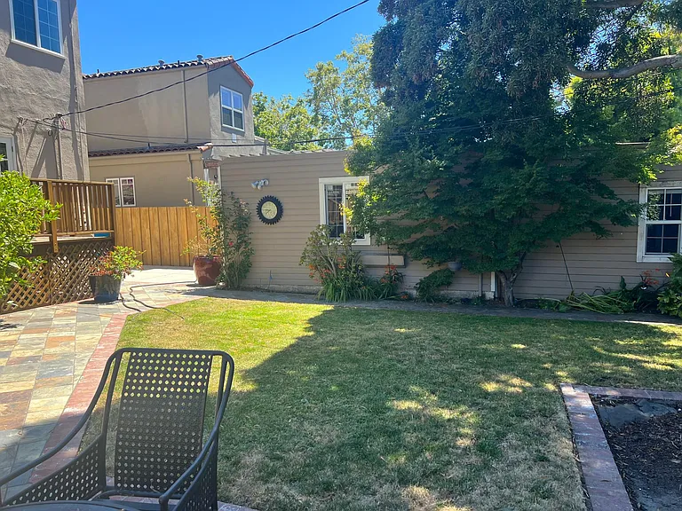 2108 Hillside Dr — Photo 38