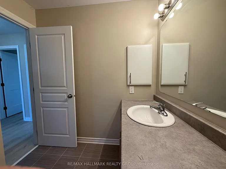 1158 Tischart Cres — Photo 19