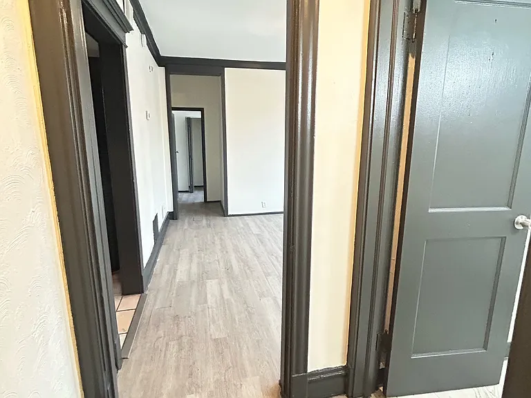 841 W 61st St #2 — Photo 5