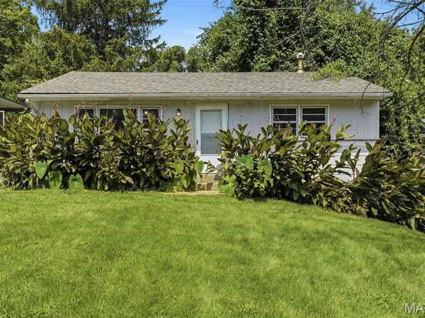 7415 Castro Dr, Saint Louis, MO 63135