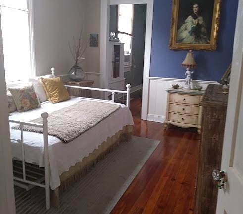 3rd image of 425 Seguin St