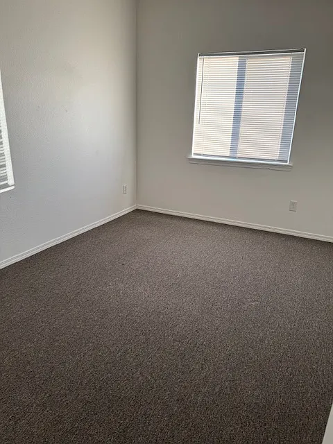 2 bed, 600 sqft, $1,000 — Photo 3