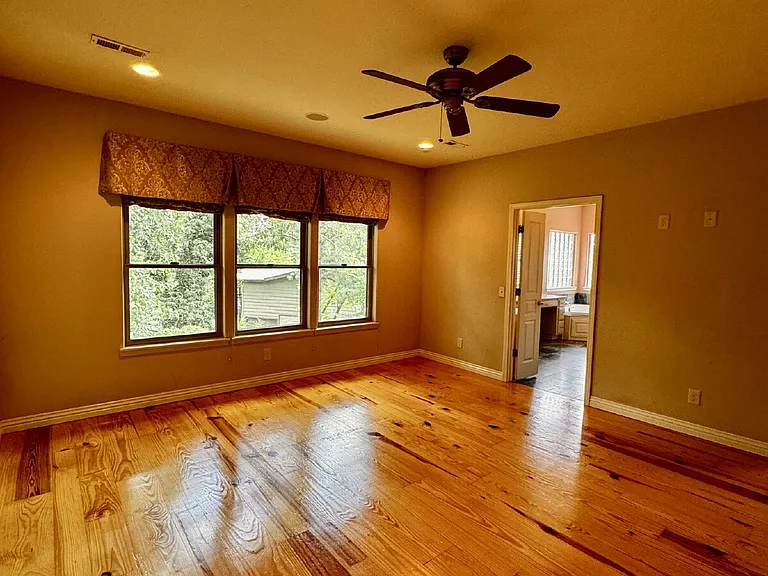 723 Lakeview Dr — Photo 14