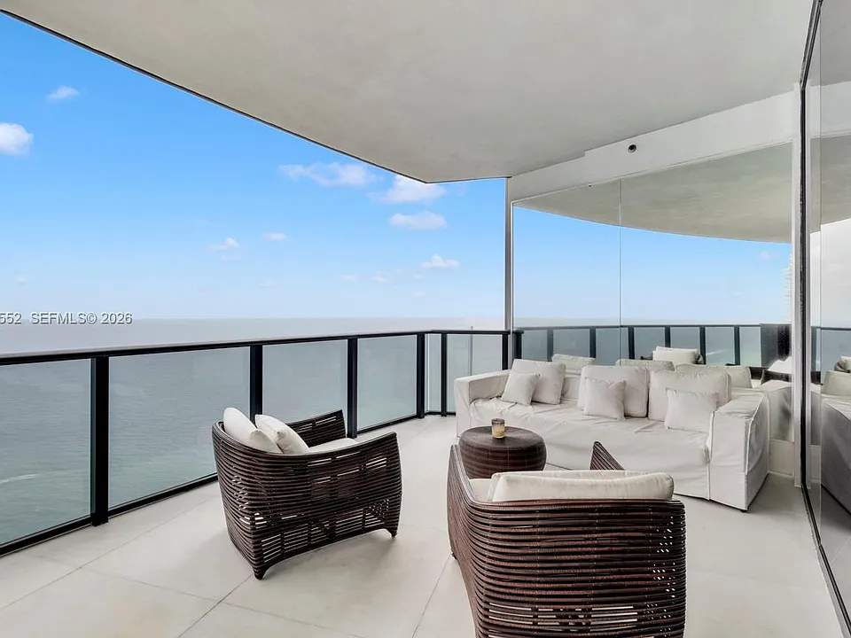 18555 Collins Ave #4605