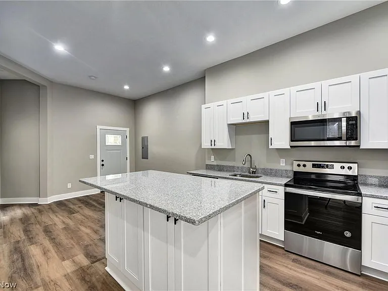 6014 Franklin Blvd #1 — Photo 10