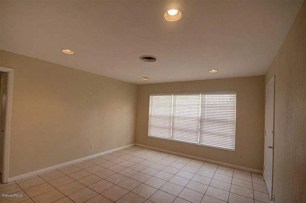 3 bed, 2.0 bath, 1256 sqft, $1,750 — Photo 4