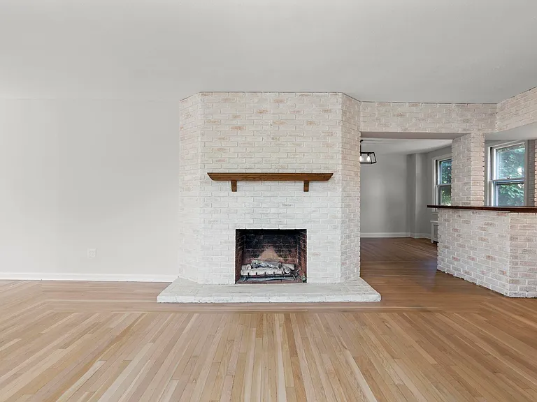 1070 Whitney Ave #1 — Photo 9
