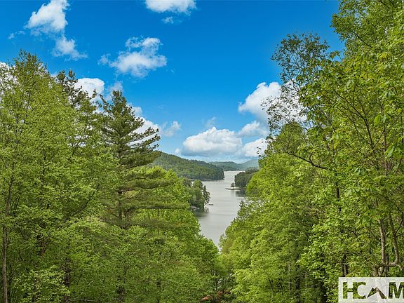 3rd image of 453 Bright Mountain Road