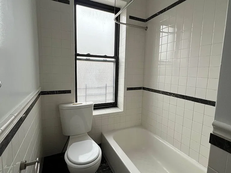 11880 Metropolitan Ave #5 — Photo 7