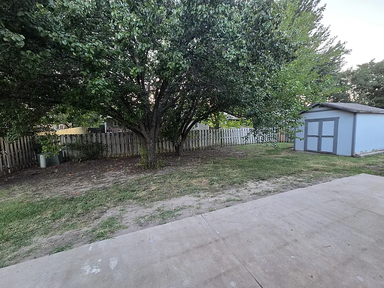 4133 N Auburn St — Photo 26