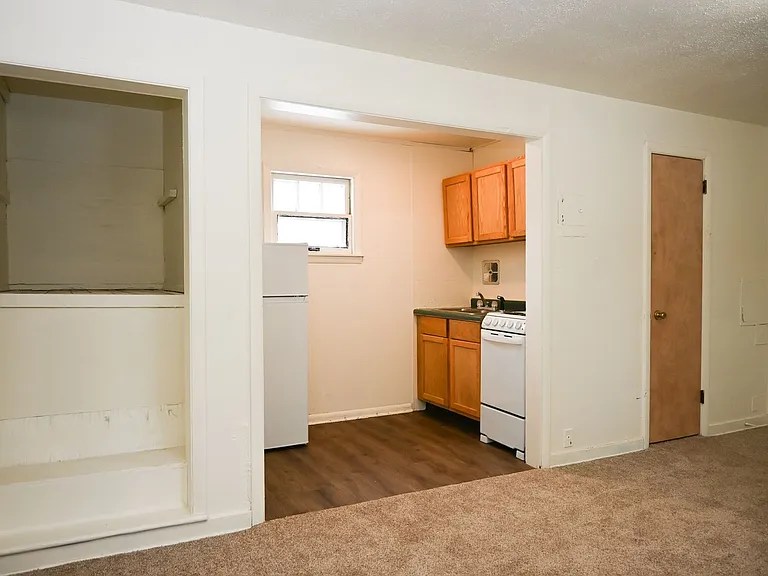 Park Apartments — Photo 2
