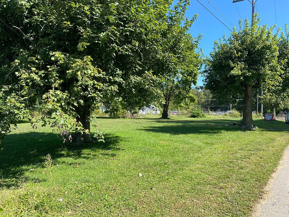 2nd image of 525 Circle Dr