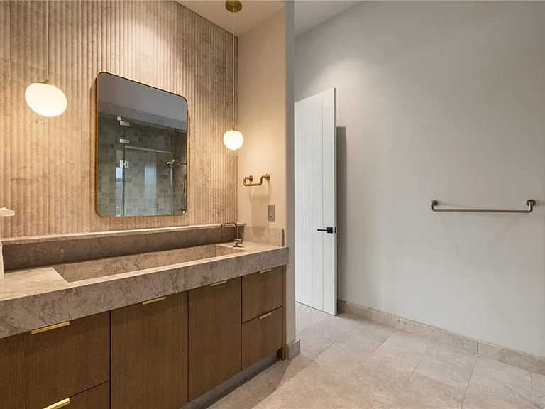 725 Rocky Point Dr — Photo 107