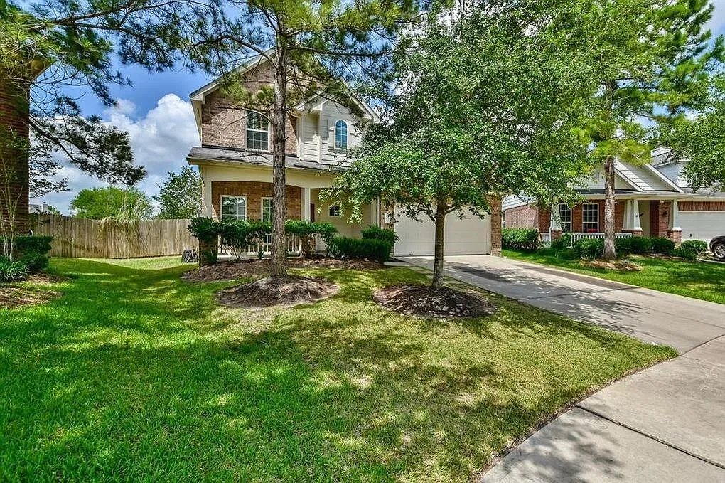 4 bed, 2.5 bath, 2343 sqft, $2,595 — Photo 3