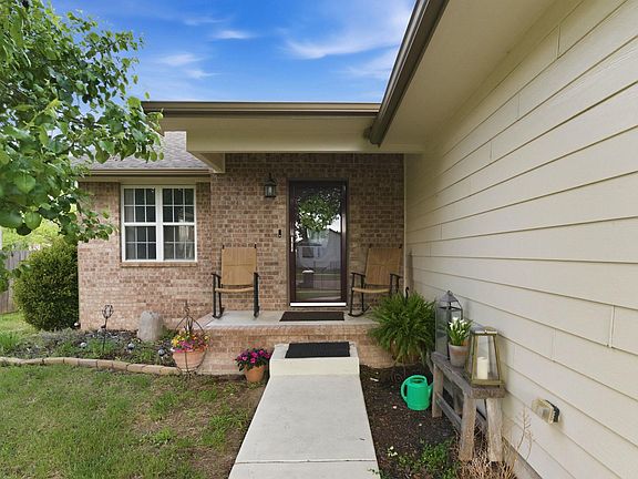 2nd image of 849 S Sunset Cir