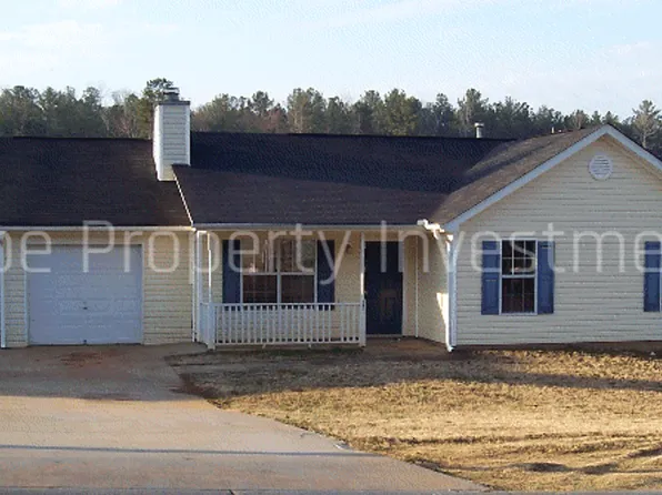 13 Chelsea Ln, Grantville, GA 30220