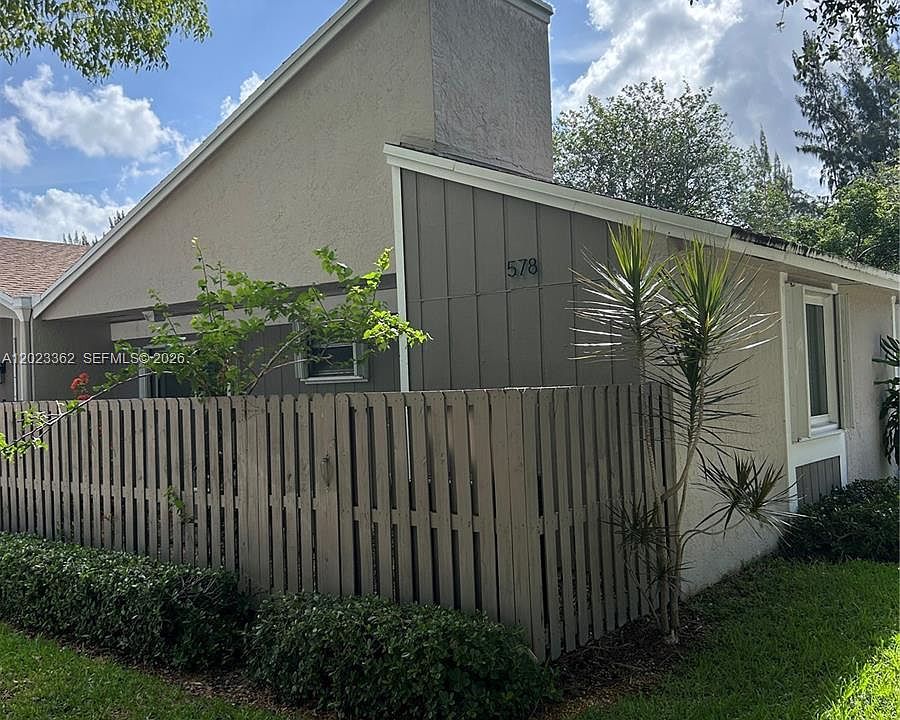 1st image of 578 Woodgate Cir #E