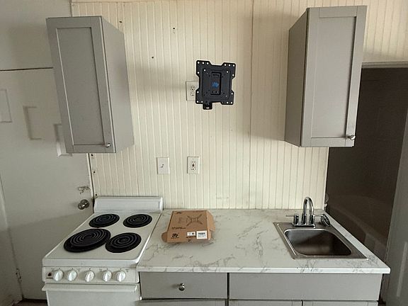 2nd image of 3 Ferguson Pl #4