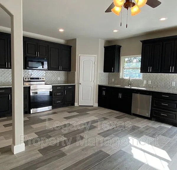 729 E Brown St #B — Photo 38