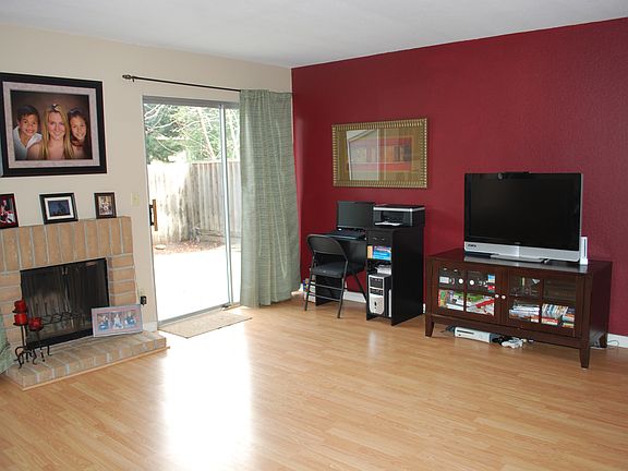 4th image of 7521 Silvertree Ln #37