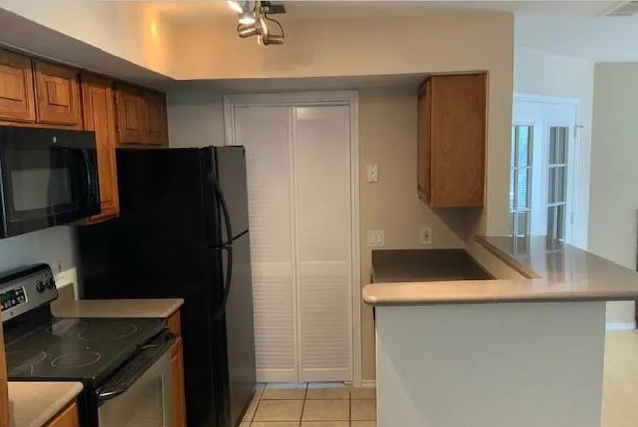 2 bed, 808 sqft, $1,225 — Photo 2