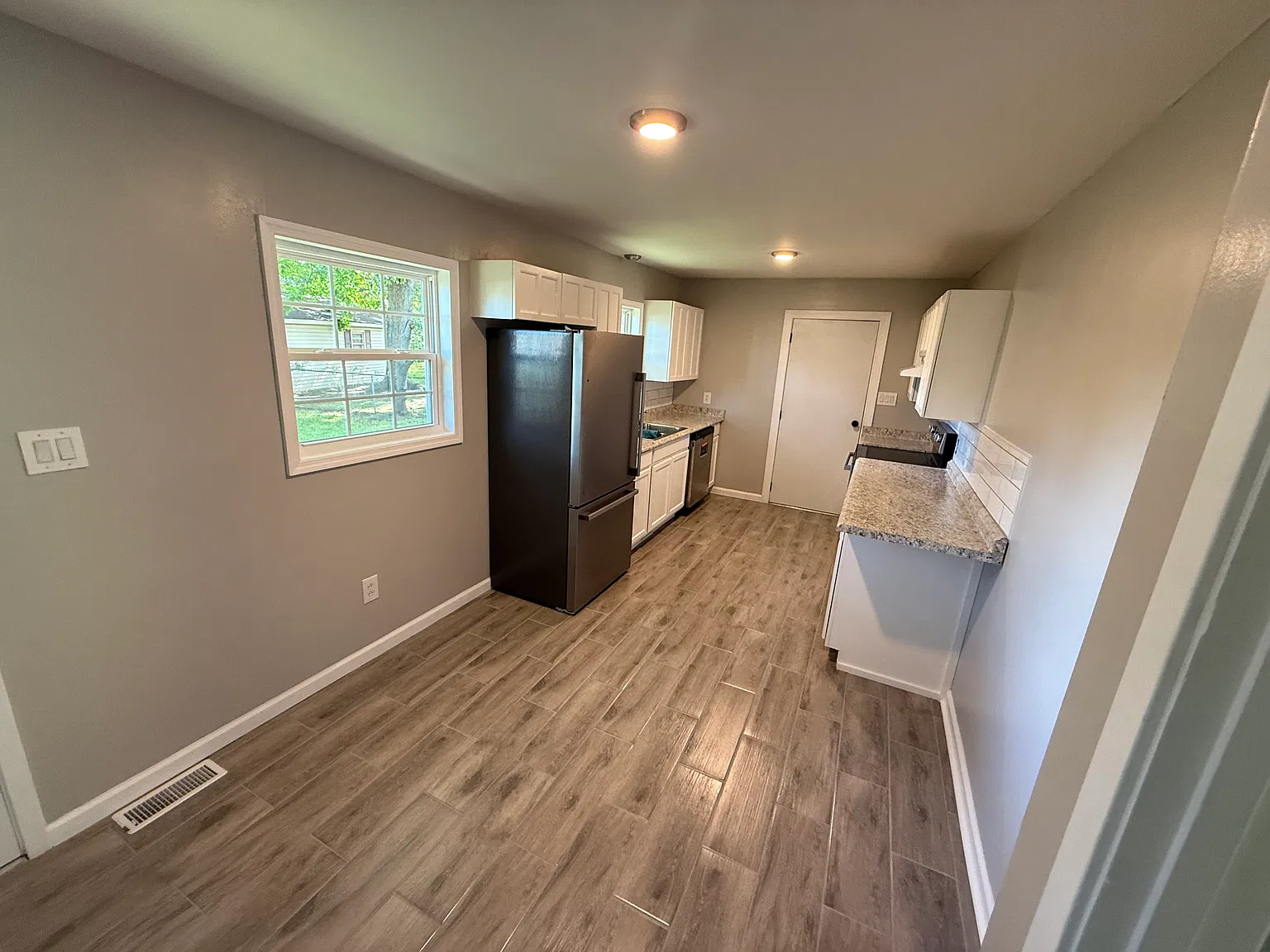 3 bed, 1200 sqft, $1,500 — Photo 3