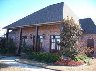 8744 Wyeth Dr, Denham Springs, LA 70706
